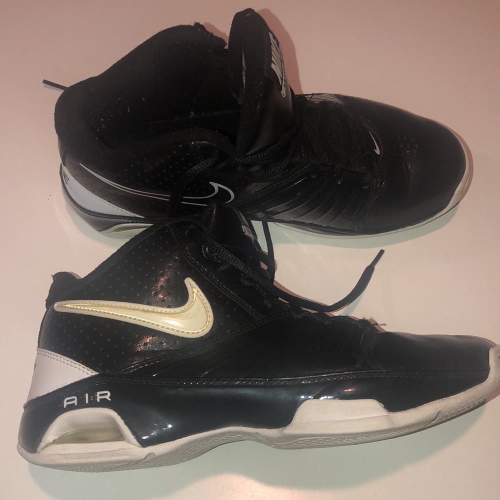 Nike sneaker 7 1/2